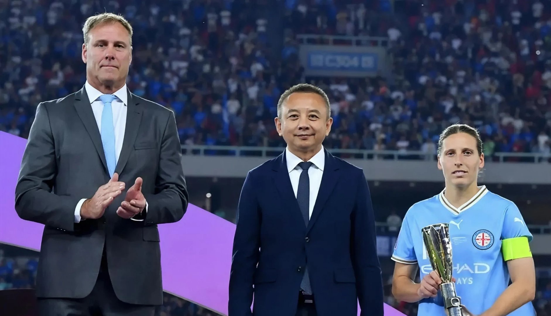 包含埃因霍温迎法甲关键赛,今夜队长鼓劲,媒体盛赞,年轻球员得到机会的词条 包含埃因霍温迎法甲关键赛,今夜队长鼓劲,媒体盛赞,年轻球员得到机会的词条