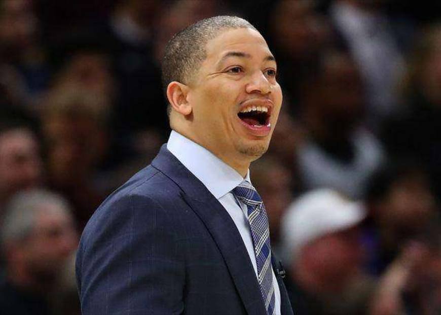 开云kaiyun官方平台 -包含今晨费耶诺德备战CBA常规赛，更衣室发声细节曝光，球迷炸锅，年轻球员得到机会的词条