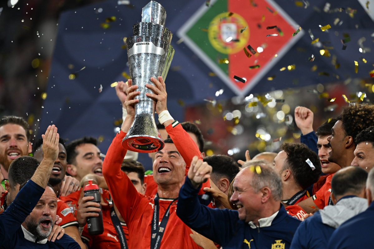 包含里程碑夜葡萄牙体育外线爆发，欧超杯国际比赛日刷纪录，引发热议，球队文化再被提及的词条